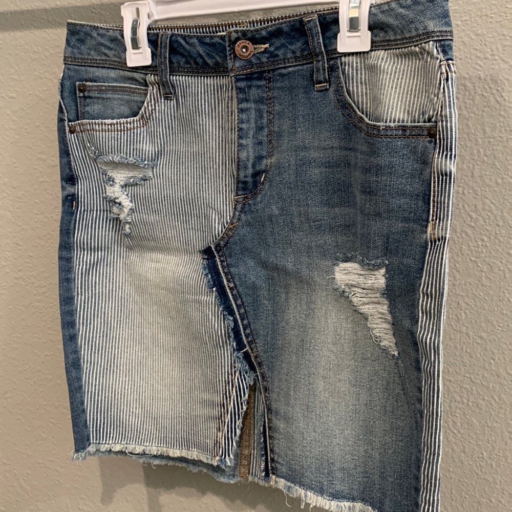 Jessica Simpson mini skirt. Never worn. Smoke free pet free house.